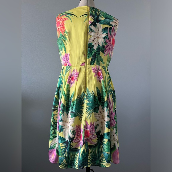 Yellow Tropical Floral 100% Silk Fit & Flare Dress w/ Pockets Approx M - Picture 2 of 12